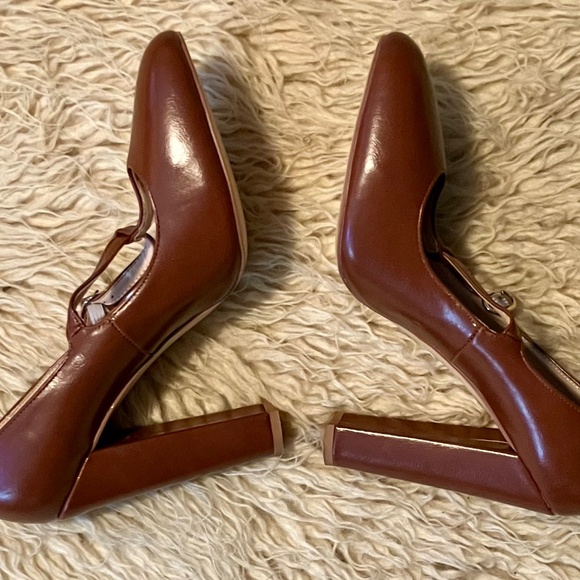 1940s-style Chocolate Brown Stacked Heel Mary Jane Pumps - Picture 2 of 6